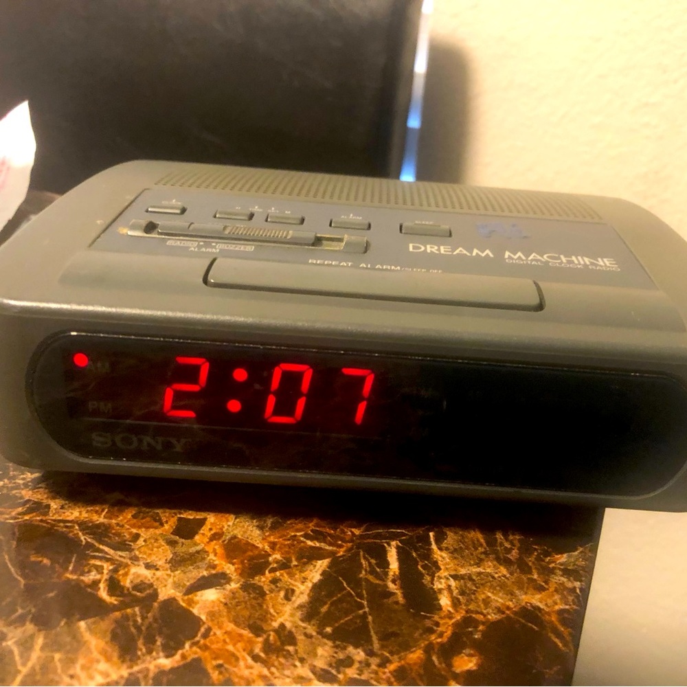 Sony Dream Machine vintage Clock Radio Alarm ICF-C26 AM/FM Clock Radio Works